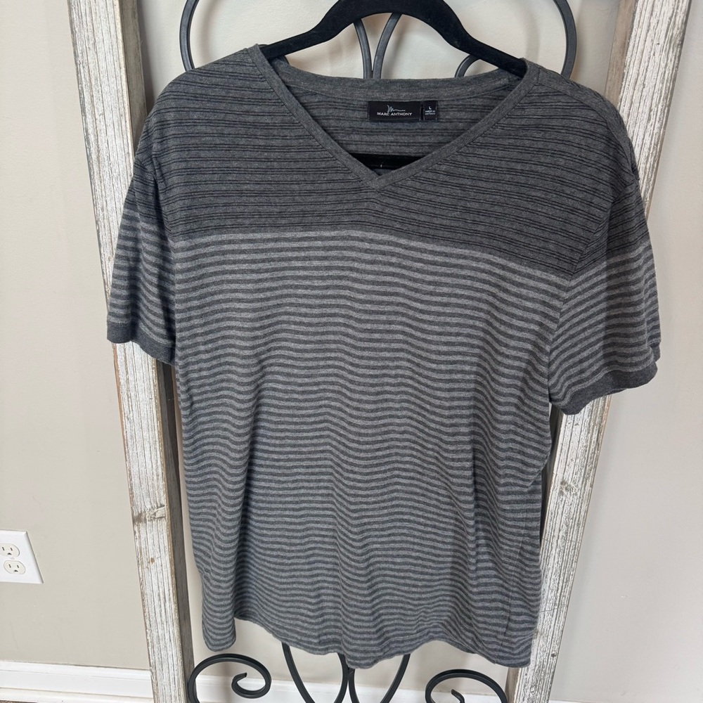Marc Anthony Mens Large Gray Striped V Neck‎ 100% Cotton Short Sleeve T Shirt